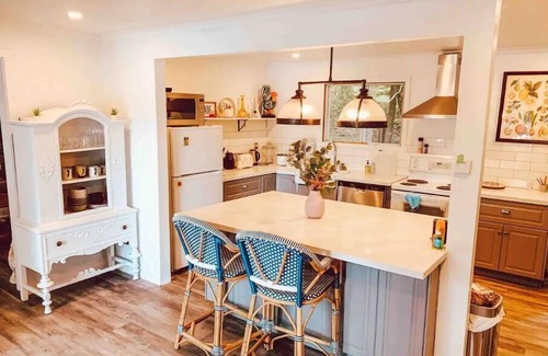 Baysville Cottage | Experience Vibrant Fall Colors at Our Family-Friendly Hotel