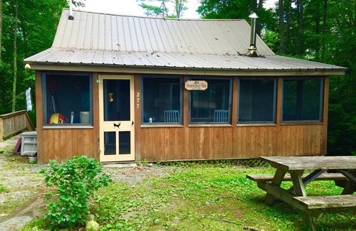 Farmington Falls Cottage | Book Your 2024 Escape: Lakefront Dog-Friendly Retreat