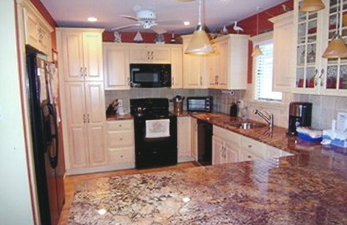 South Beach Haven House | Book Your Dream Getaway: 9.8 Rated Home with Pool!