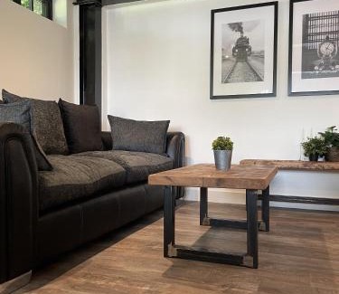 Pattiswick Apartment | Stylish Urban Retreat at Halstead - Rated 9.3/10