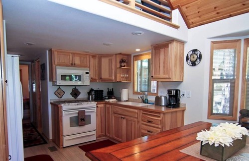 Ashland Cabin | BookStayHop -#33 Cabin on Hyatt Prairie - Beautiful Mountain Views