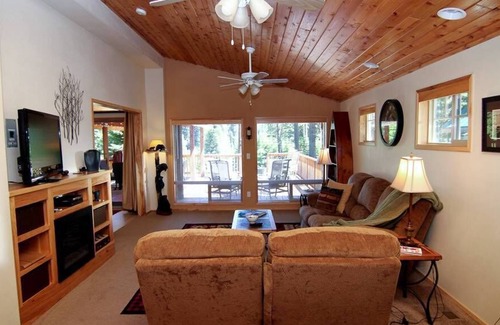 Ashland Cabin | BookStayHop -#33 Cabin on Hyatt Prairie - Beautiful Mountain Views