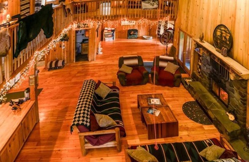 Fort Klamath House | BookStayHop - Sun Mountain House. Mountain Views, Outdoor Space, Dog friendly!
