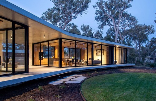 Quindalup House | Family-Friendly Boomerang House with Perfect 10/10 Rating