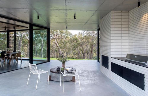 Quindalup House | Family-Friendly Boomerang House with Perfect 10/10 Rating