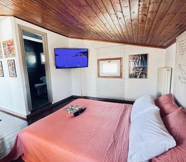 Kropia Apartment | Pet-Friendly Boomers Attic Athens - Rated 10/10 by Guests