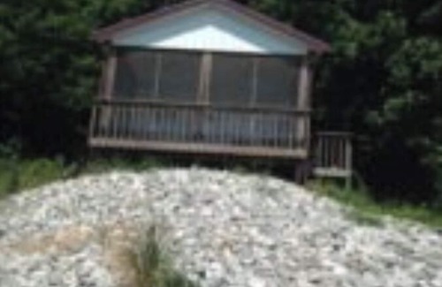 Perks Cabin | Boondocks Cabin: Guest Rated 9/10, Pet & Child Friendly