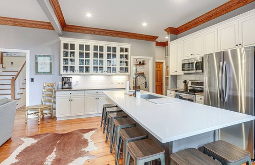 Boone House | Pet-Friendly Boone Home with Hot Tub Near App Ski & Sugar Mtn