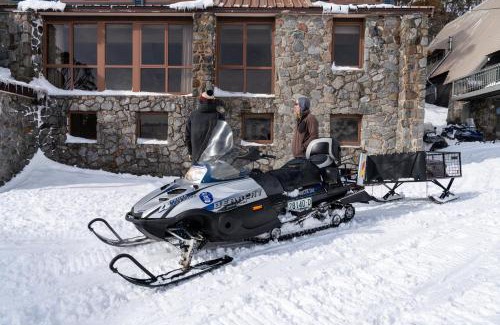 Perisher Valley Cabin | Discover Boonoona Ski Lodge - Top-Rated 4-Star Getaway