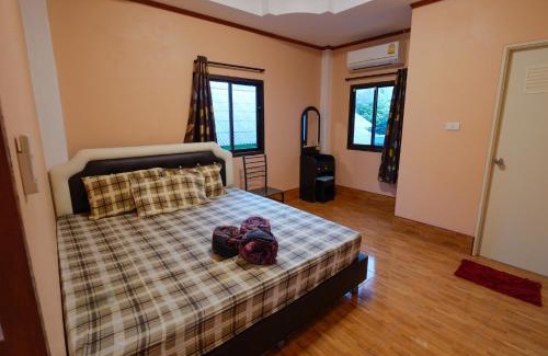 Pranburi Apartment | Cozy Boonsong Guest House with Ocean View & Pet-Friendly Stay