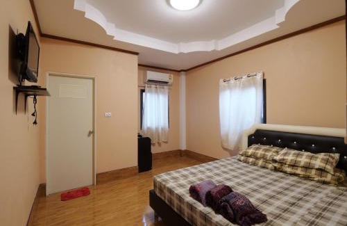 Pranburi Apartment | Cozy Boonsong Guest House with Ocean View & Pet-Friendly Stay