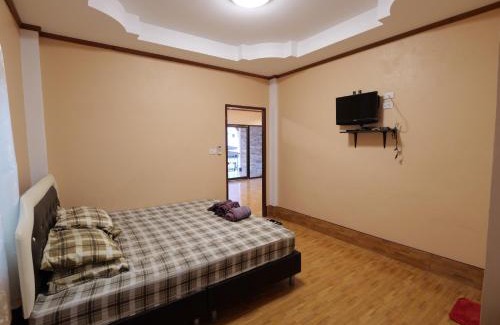 Pranburi Apartment | Cozy Boonsong Guest House with Ocean View & Pet-Friendly Stay