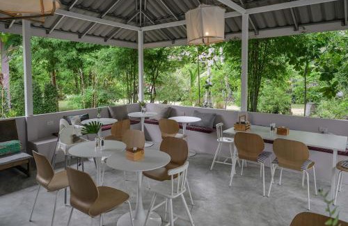 Chaloklum House | Guest Rated: Boonya Swiss Home with Oceanfront Bliss