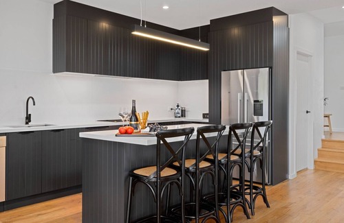 East Jindabyne House | Experience Boorolong by Lake Jindabyne: Family-Friendly Retreat