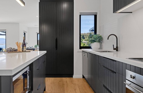 East Jindabyne House | Experience Boorolong by Lake Jindabyne: Family-Friendly Retreat