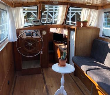 Enkhuizen Boat Rental | Boot & Breakfast - Sleep on the Water with Ocean Views