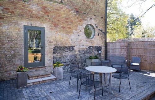 Market Rasen House | Welcoming Boot Room: Pet-Friendly Retreat with Hot Tub