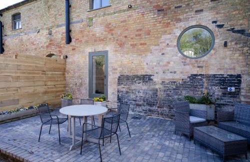 Market Rasen House | Welcoming Boot Room: Pet-Friendly Retreat with Hot Tub