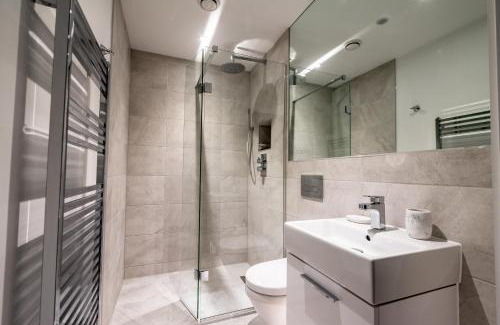 Bootham Apartment | Explore Bootham Urban Space: 4-Star Stay with Top Reviews