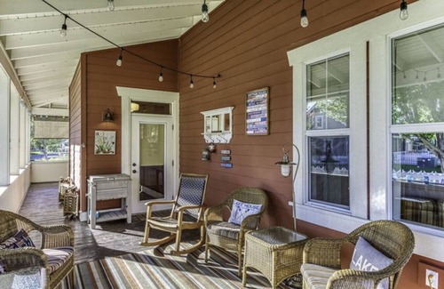 Oroville House | Bootleggers Bungalow: Perfectly Located with Top Amenities