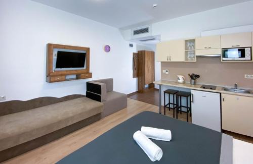 Tiszafured Apartment | Top-Rated Boró Apartman: Family-Friendly with Kitchen