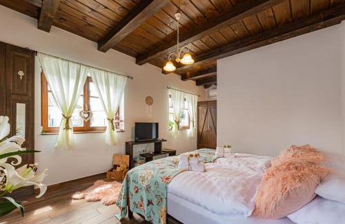 Toalmas House | Discover Boróka Vendégház Tóalmás: Pool & Hot Tub Retreat