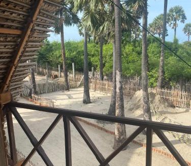 Jaffna District Resort | Relax at Borassus Nature Huts with Oceanfront Views