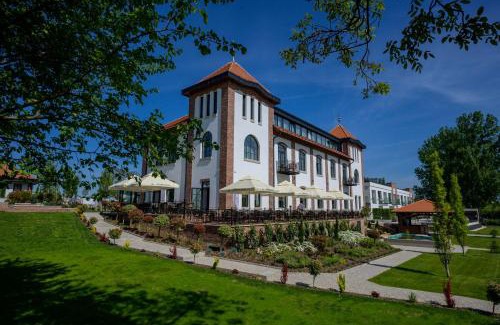 Bekesszentandras Hotel | Relax at Bordűr Wellness Hotel with Ocean View & Spa