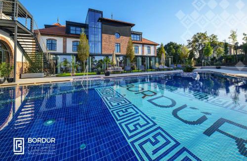 Bekesszentandras Hotel | Relax at Bordűr Wellness Hotel with Ocean View & Spa