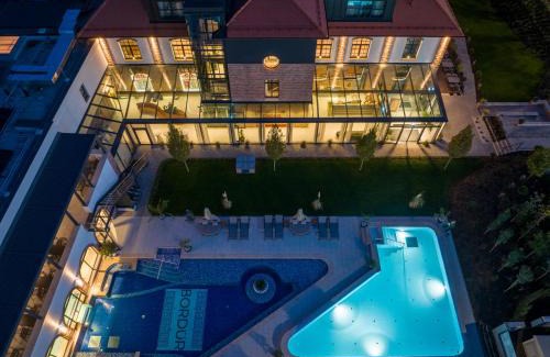Bekesszentandras Hotel | Relax at Bordűr Wellness Hotel with Ocean View & Spa