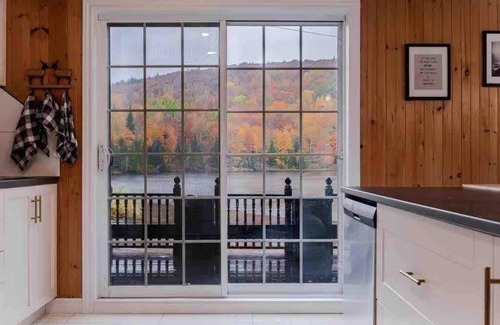 Mauricie House | Waterside Retreat with Spa and Billiards Awaiting You