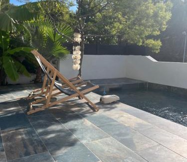 Sausset-les-Pins Apartment | Seaside Escape with Pool and Ocean Views – 4-Star Stay