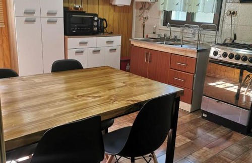 Coyhaique House | Pet-Friendly Retreat at Borde Rio Coyhaique Cabaña