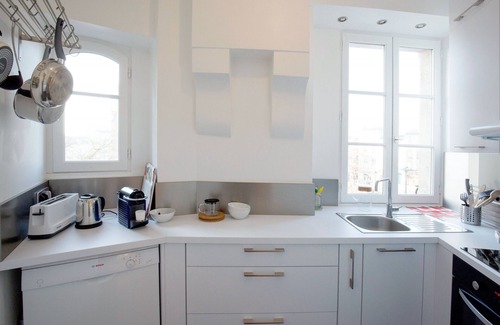 Saint-Michel Apartment | Historic Bordeaux Center: Terrace, Spa & Guest Rated 9.4