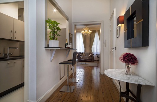 Cauderan Apartment | Exceptional Bordeaux Apartment with Kitchen & Breakfast Included