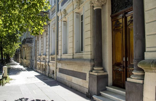 Cauderan Apartment | Exceptional Bordeaux Apartment with Kitchen & Breakfast Included