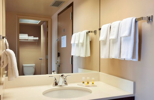Lloydminster Hotel | Family-Friendly Border Inn and Suites with Pool & Dining