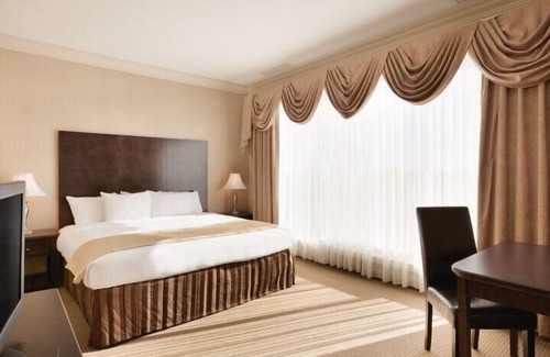 Lloydminster Hotel | Family-Friendly Border Inn and Suites with Pool & Dining