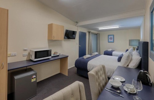 Goondiwindi Hotel | Border Motel: Guest Rated 9/10 with Pool and Hot Tub