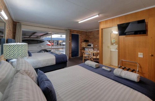 Goondiwindi Hotel | Border Motel: Guest Rated 9/10 with Pool and Hot Tub