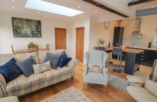 Halfway House House | Border View Lodge: Family-Friendly Retreat with Hot Tub