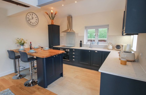 Halfway House House | Border View Lodge: Family-Friendly Retreat with Hot Tub