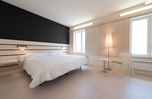 Burgos Hotel | Relaxing Stay at Boreal Viento Norte with Spa & Breakfast