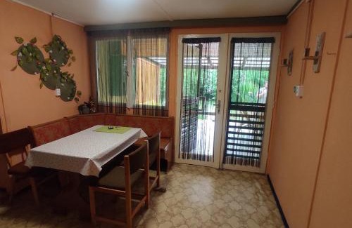 Borgata Apartment | Cozy Borgáta Retro Apartman: Pet-Friendly & Family Ready