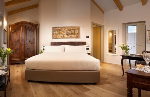 Neive House | Discover Borgese Camere e Suites: 4-Star with Breakfast & More