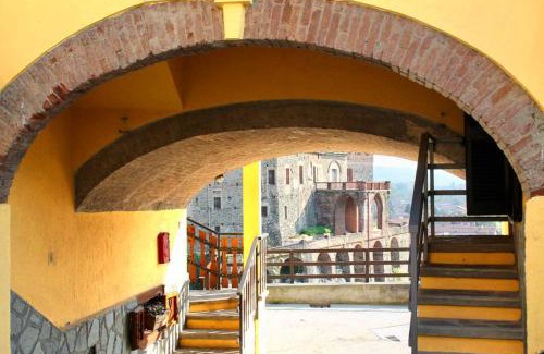 Villar Dora Apartment | Historic Stay at Borgetto Storico - Child Friendly Retreat