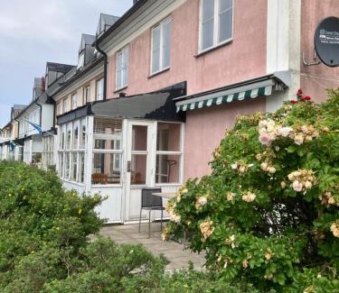 Borgholm Apartment | Explore Borgholm Centralt: Family-Friendly Retreat Awaits