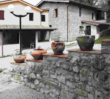 Fornole House | Welcoming Borgo Antico: Pet-Friendly Retreat with Hot Tub