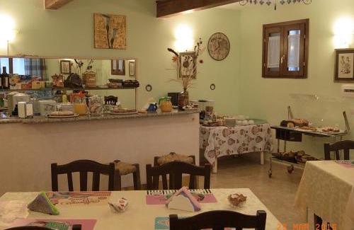 Fornole House | Welcoming Borgo Antico: Pet-Friendly Retreat with Hot Tub