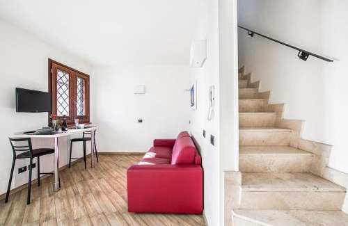 Zona XVIII Capannelle House | Discover Borgo Aureo: 4-Star Pet-Friendly Retreat